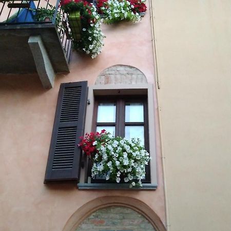 Holiday House Antica Dimora Soggiorni In Langa Centro Storico La Morra Zewnętrze zdjęcie