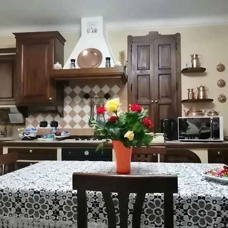 Holiday House Antica Dimora Soggiorni In Langa Centro Storico La Morra Zewnętrze zdjęcie