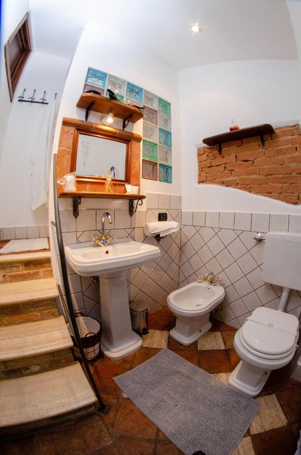 Holiday House Antica Dimora Soggiorni In Langa Centro Storico La Morra Zewnętrze zdjęcie