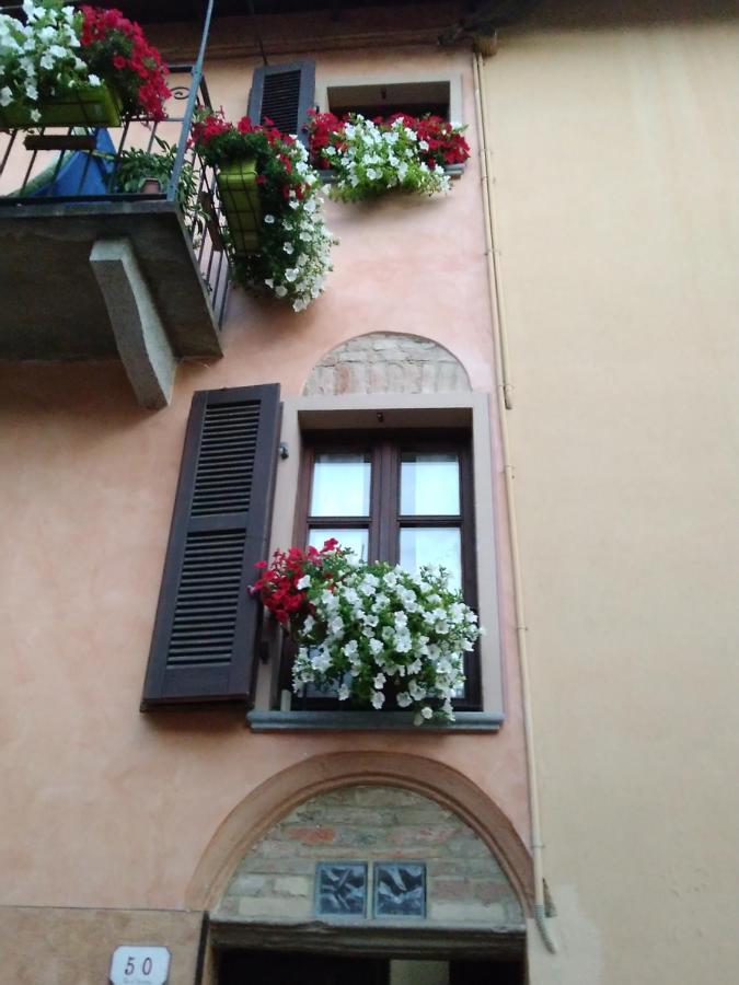 Holiday House Antica Dimora Soggiorni In Langa Centro Storico La Morra Zewnętrze zdjęcie