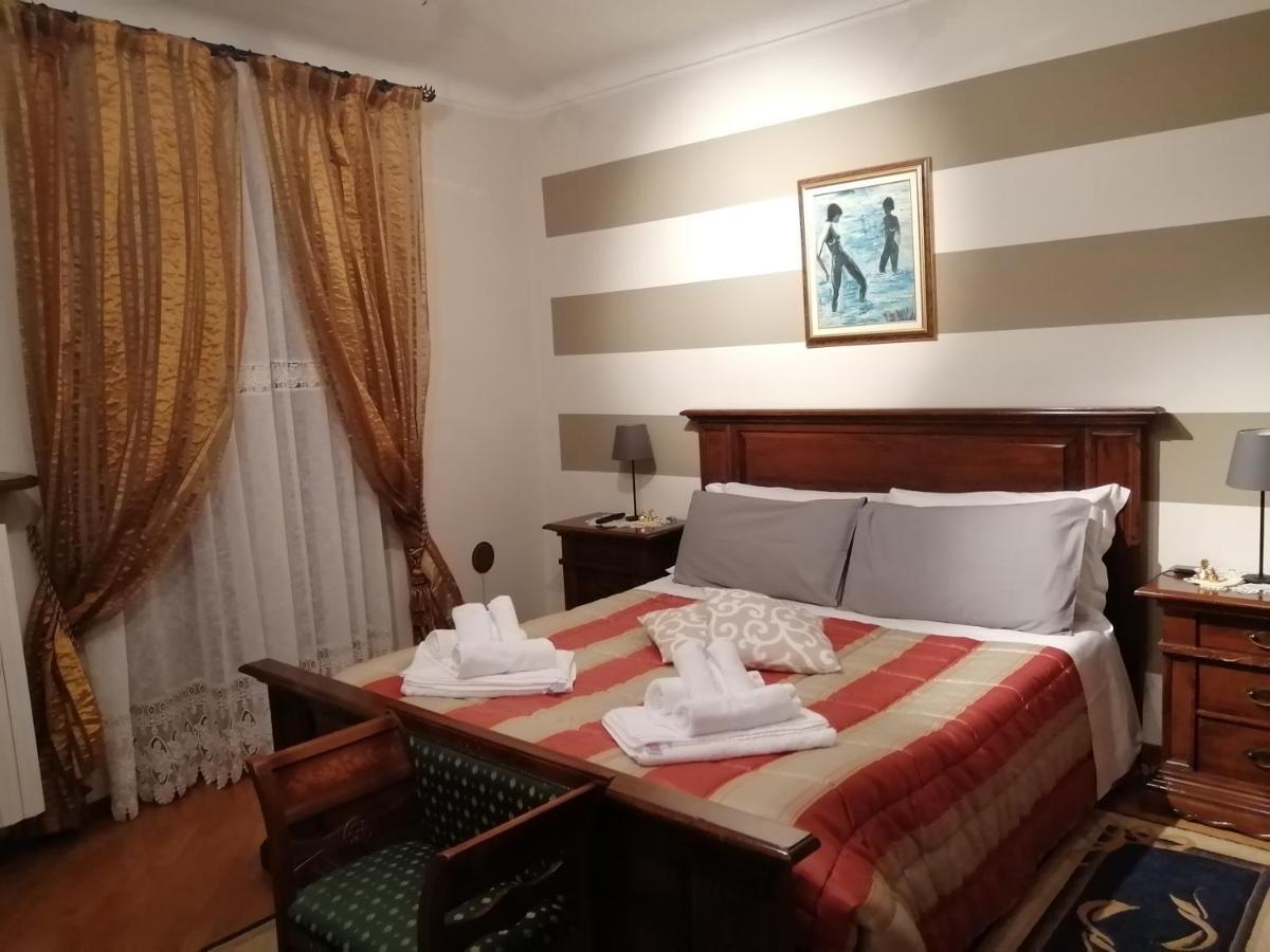 Holiday House Antica Dimora Soggiorni In Langa Centro Storico La Morra Zewnętrze zdjęcie