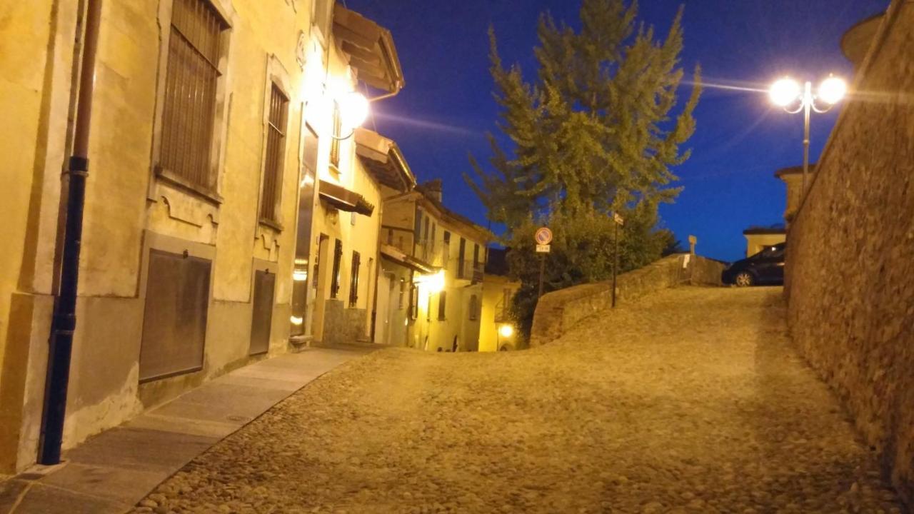 Holiday House Antica Dimora Soggiorni In Langa Centro Storico La Morra Zewnętrze zdjęcie