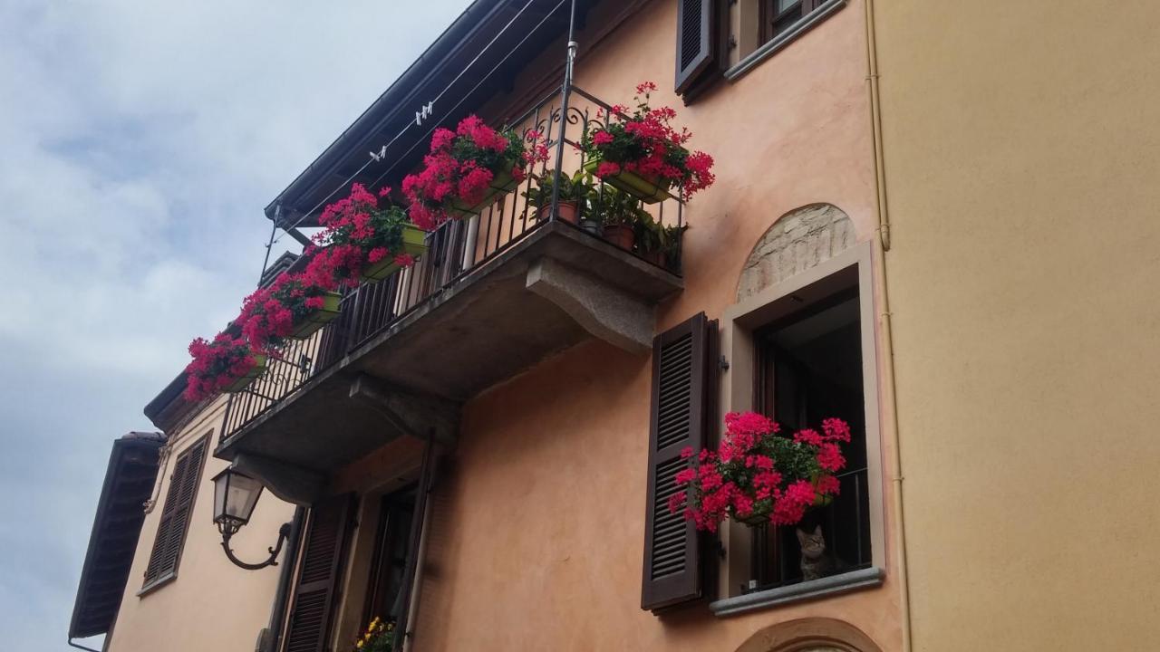 Holiday House Antica Dimora Soggiorni In Langa Centro Storico La Morra Zewnętrze zdjęcie