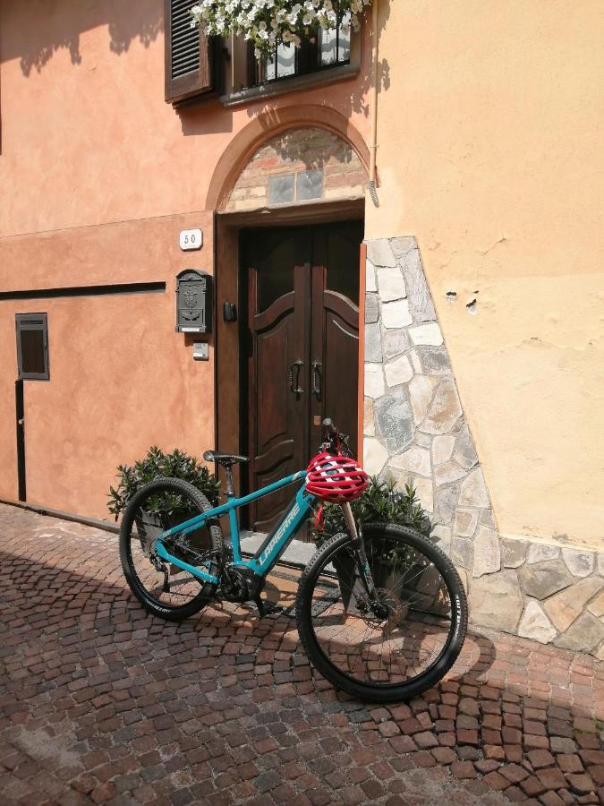 Holiday House Antica Dimora Soggiorni In Langa Centro Storico La Morra Zewnętrze zdjęcie