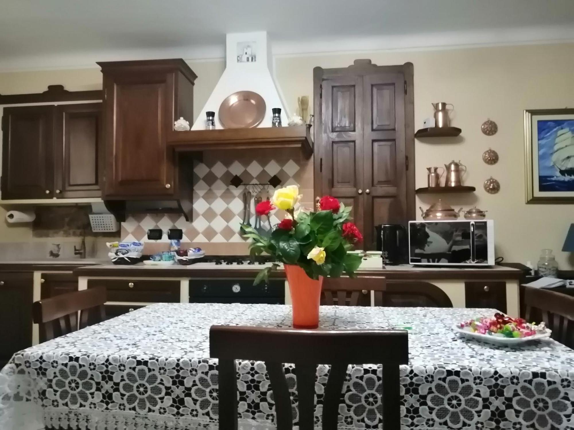 Holiday House Antica Dimora Soggiorni In Langa Centro Storico La Morra Zewnętrze zdjęcie