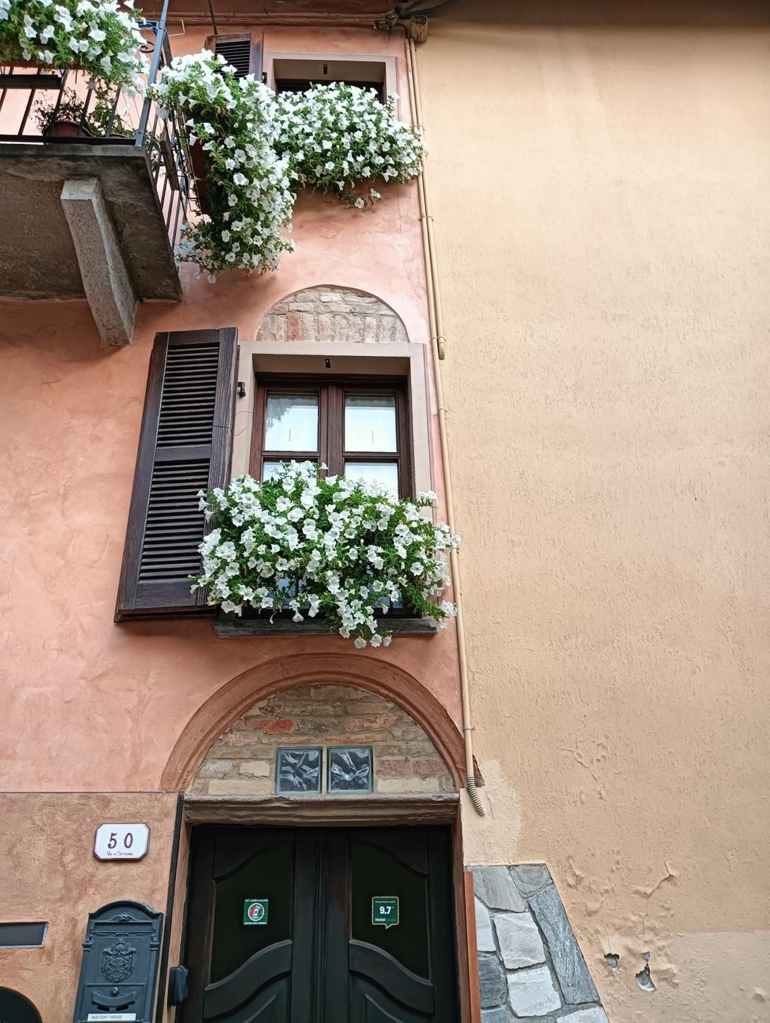 Holiday House Antica Dimora Soggiorni In Langa Centro Storico La Morra Zewnętrze zdjęcie